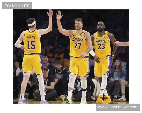 詹姆斯领衔最新赛季NBA焦点战况与球员表现分析